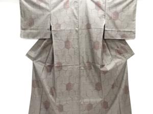 未使用品　仕立て上がり　亀甲模様織り出し本場泥大島紬着物(7マルキ)